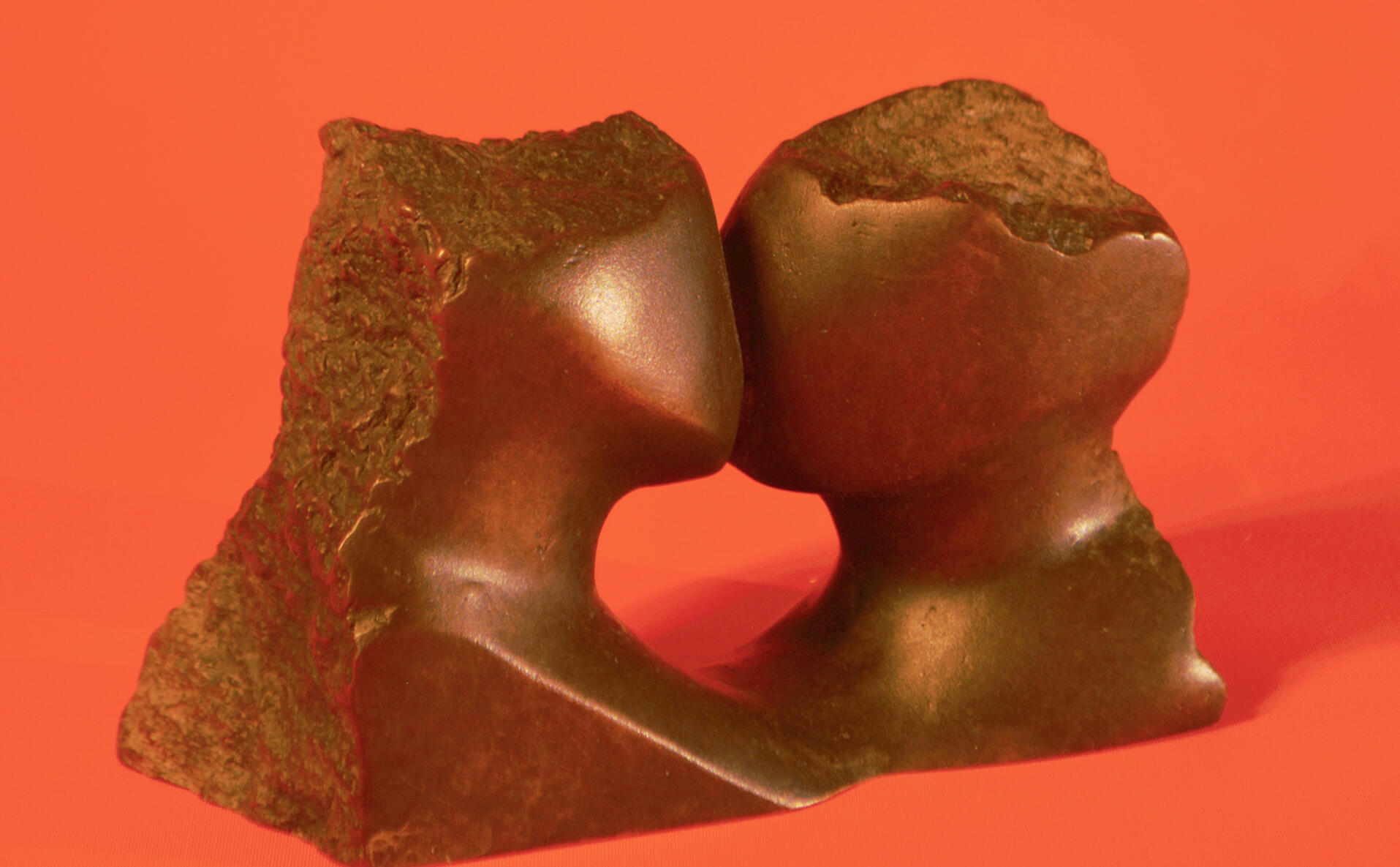 The Kiss (in bronze)